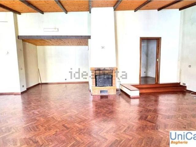 Appartamento in vendita di 115 m² in Via Alcide de Gasperi, 11