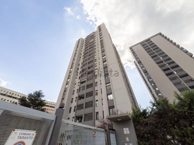 Appartamento in vendita di 115 m² in Via Atenisio Carducci, 10