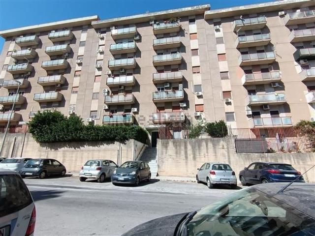 Appartamento in vendita di 115 m² in Via Bronte