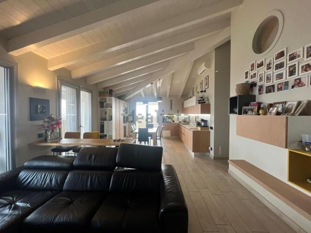Appartamento in vendita di 115 m² in Via Gorizia