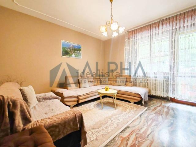 Appartamento in vendita di 115 m² in Via Elisabetta Sirani