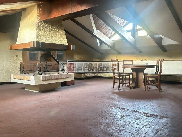 Appartamento in vendita di 115 m² in Via Giardini, 216