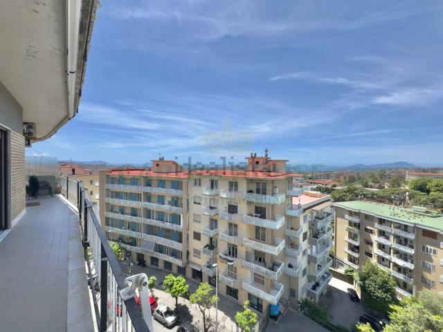 Appartamento in vendita di 115 m² in Via Domenico Fontana, 150