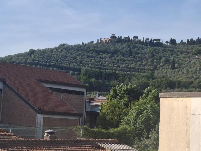 Appartamento in vendita di 115 m² in Via degli Olivi
