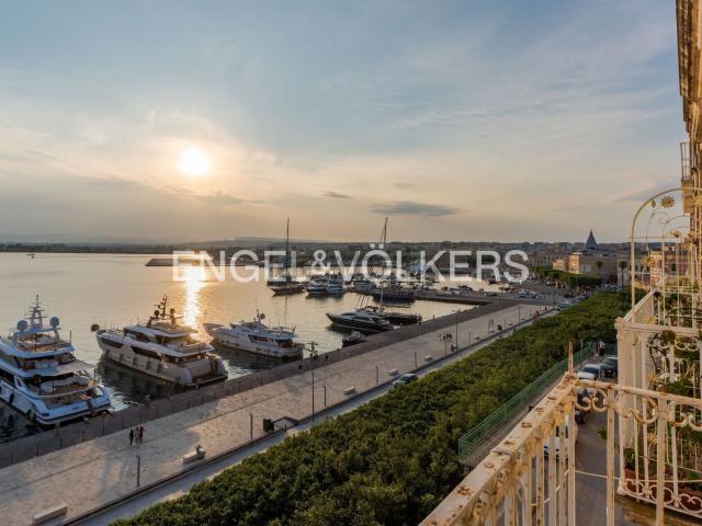 Appartamento in vendita di 115 m² in Via delle Carceri Vecchie