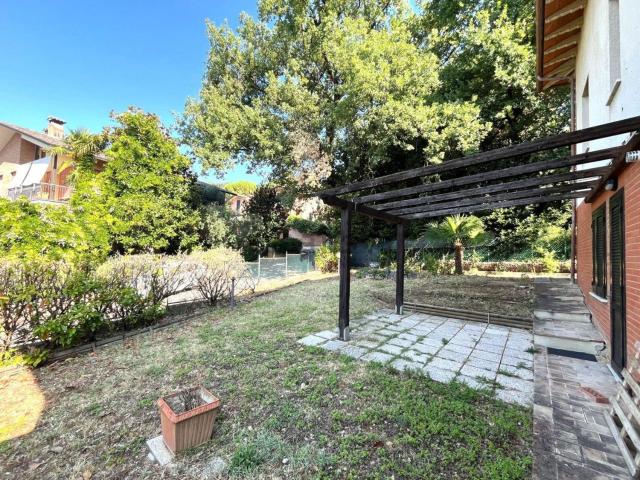 Appartamento in vendita di 115 m² in Via delle Grotte, 26