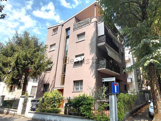 Appartamento in vendita di 115 m² in Via Fermo Ognibene