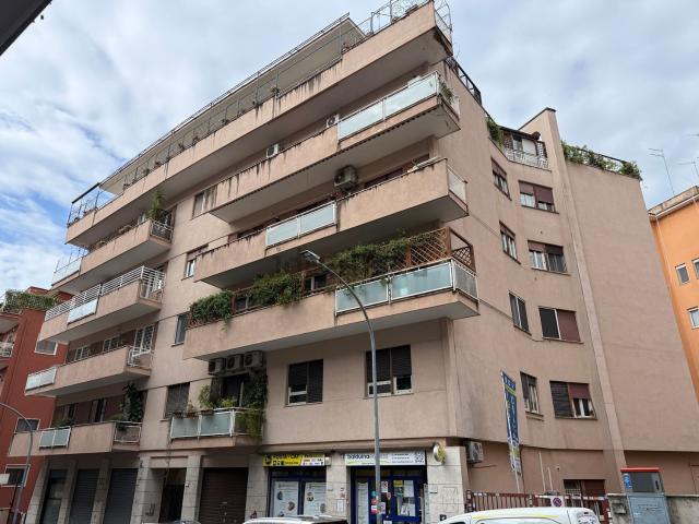 Appartamento in vendita di 115 m² in Via Festo Avieno