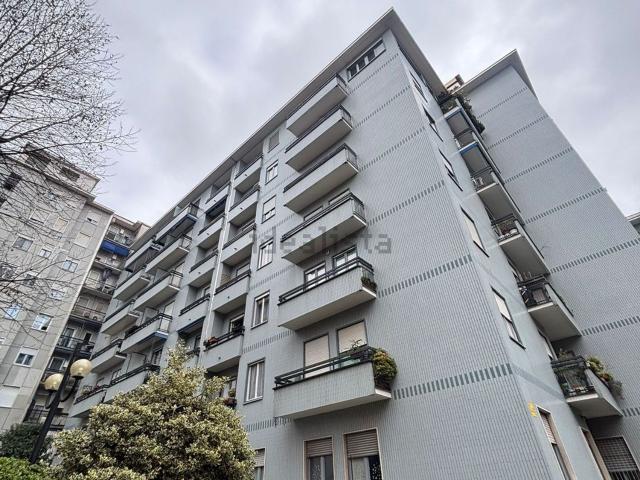 Appartamento in vendita di 115 m² in Via Francesco Cavezzali, 10
