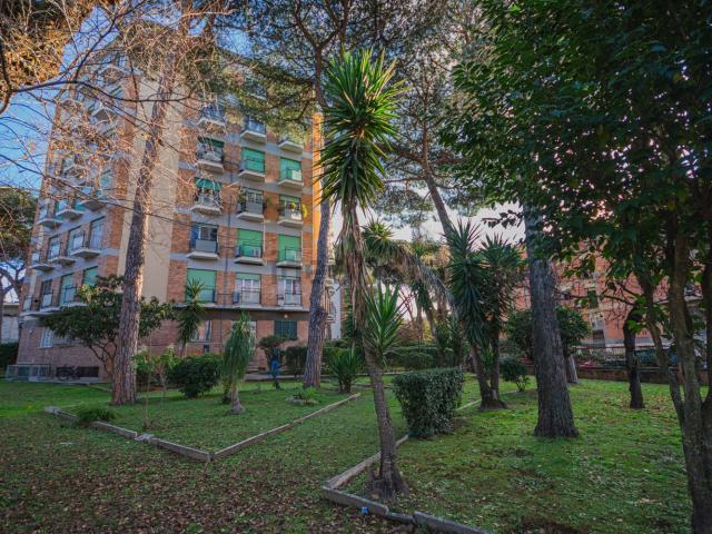 Appartamento in vendita di 115 m² in Via Fratelli Reiss Romoli, 15