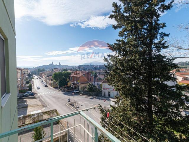 Appartamento in vendita di 115 m² in Via Friuli, 1