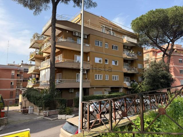 Appartamento in vendita di 115 m² in Via Isacco Artom, 75