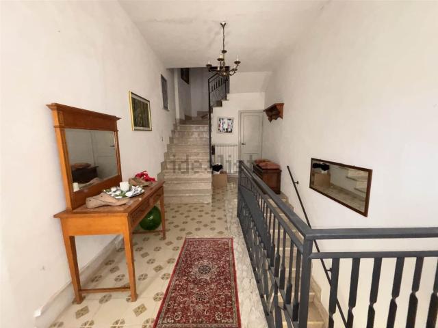 Appartamento in vendita di 115 m² in Via Iugoli Giulio, 17