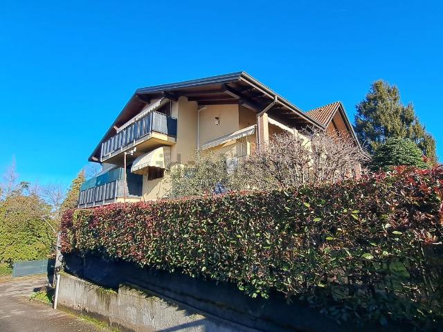 Appartamento in vendita di 115 m² in Via Jerago, 9