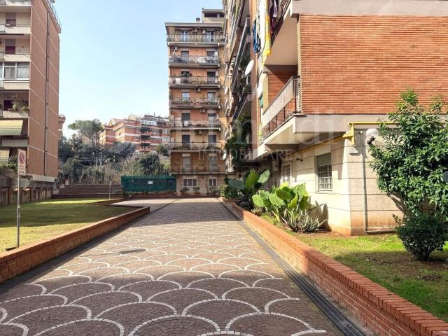 Appartamento in vendita di 115 m² in Via Oderisi da Gubbio, 200