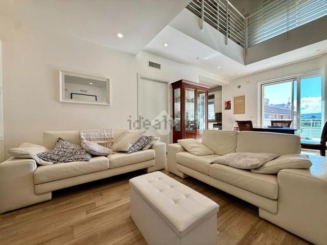 Appartamento in vendita di 115 m² in Via Oscar Laganà, 1