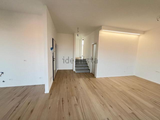 Appartamento in vendita di 115 m² in Via Lonate Pozzolo