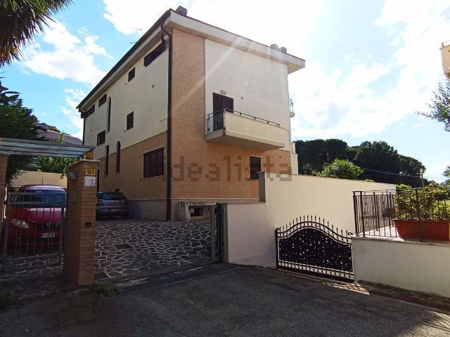 Appartamento in vendita di 115 m² in Via Lago di Martignano, 18