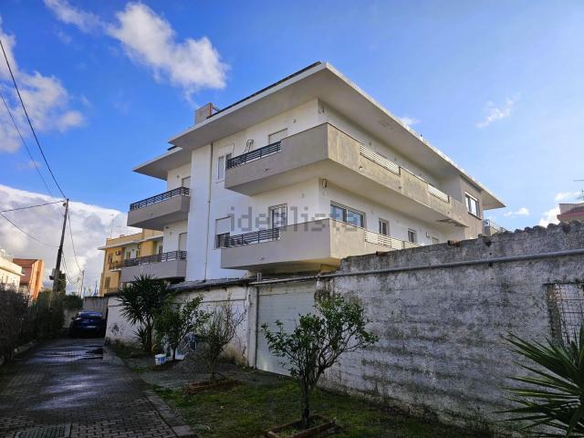 Appartamento in vendita di 115 m² in Via Lago Grande, 100