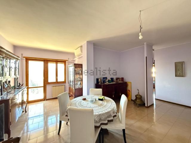 Appartamento in vendita di 115 m² in Via Luigi Sturzo, 10