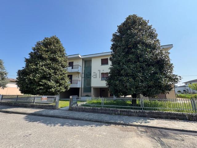 Appartamento in vendita di 115 m² in Via M. Vincenzi