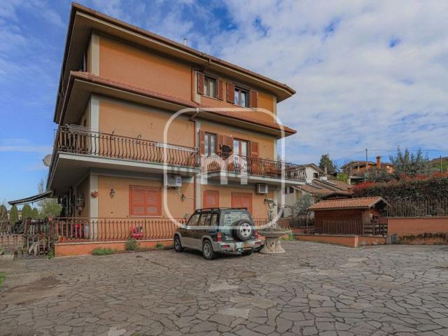 Appartamento in vendita di 115 m² in Via Macchia dello Sterparo, 110