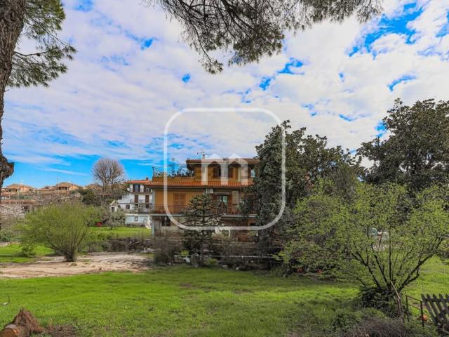 Appartamento in vendita di 115 m² in Via Macchia dello Sterparo, 110