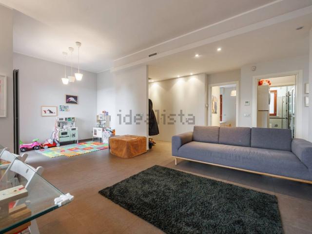 Appartamento in vendita di 115 m² in Via Macrino D&apos Alba