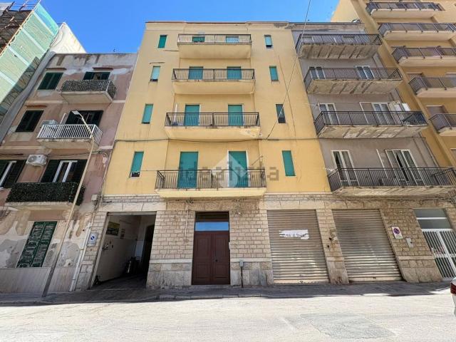 Appartamento in vendita di 115 m² in Via Natale Augugliaro, 16