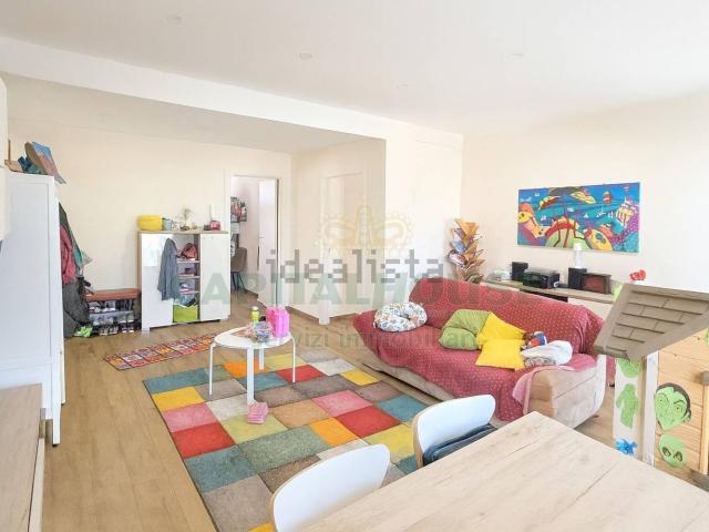 Appartamento in vendita di 115 m² in Via Salerno, 38