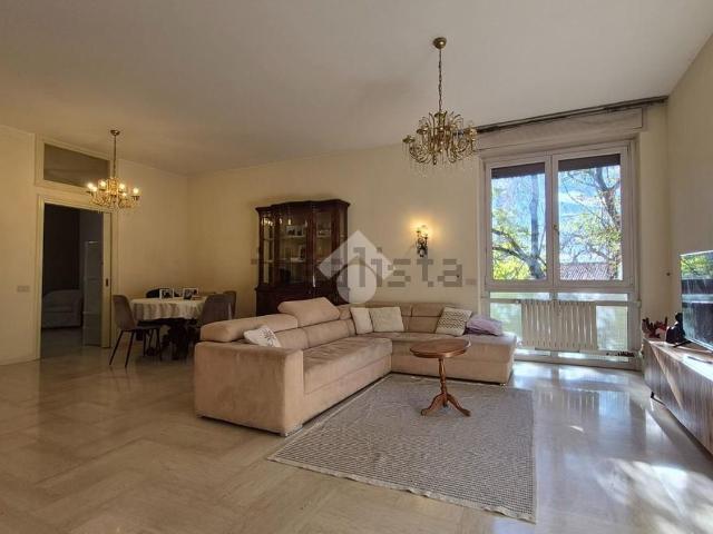Appartamento in vendita di 115 m² in Via Sant&apos Alessandro, 72