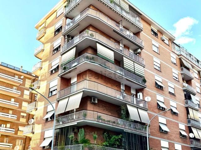 Appartamento in vendita di 115 m² in Via Sestio Calvino