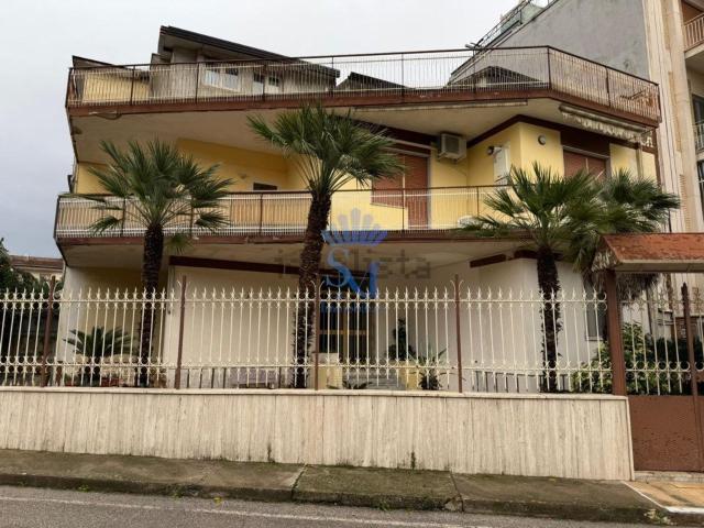 Appartamento in vendita di 115 m² in Via Papa Gennaro, 12