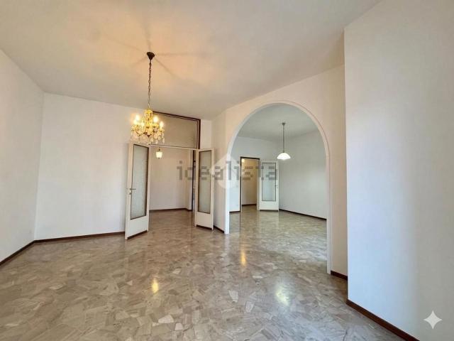 Appartamento in vendita di 115 m² in Via Pellegrini