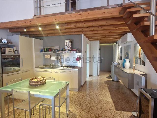 Appartamento in vendita di 115 m² in Via Pescheria Vecchia
