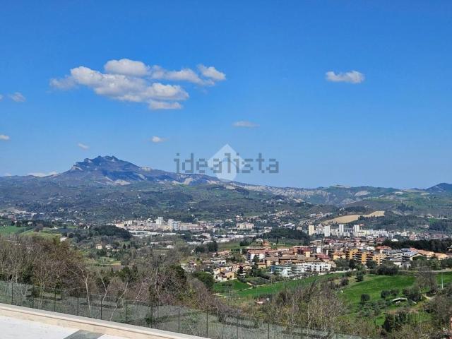 Appartamento in vendita di 115 m² in Via Roma, 25