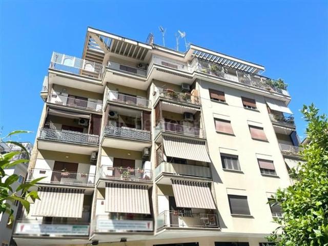 Appartamento in vendita di 115 m² in Via Taddeo da Sessa