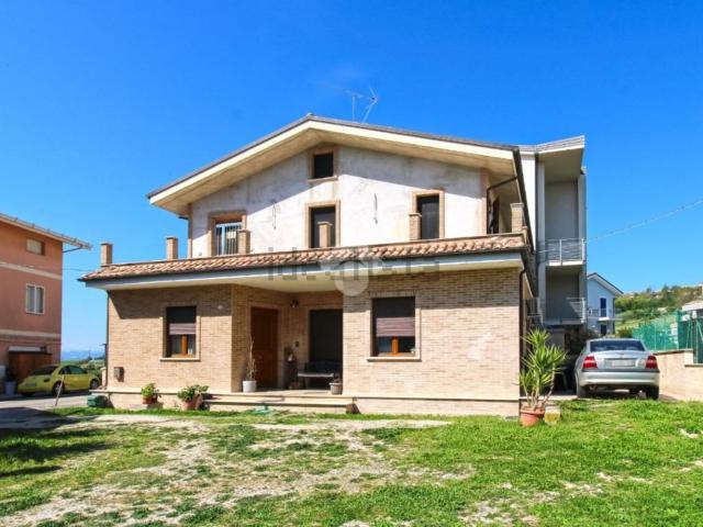 Appartamento in vendita di 115 m² in Via Tevere, 34