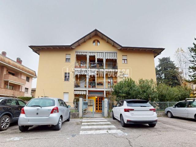 Appartamento in vendita di 115 m² in Via Tenente Pierantoni, 4