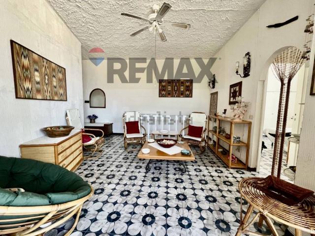 Appartamento in vendita di 115 m² in Via Terracina, 144