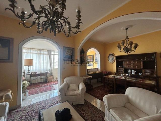 Appartamento in vendita di 115 m² in Via Ugo Corsi