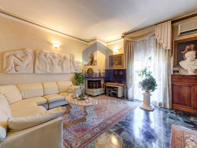 Appartamento in vendita di 115 m² in Via Ugo Corsi