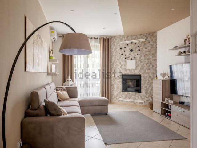 Appartamento in vendita di 115 m² in Via Ugo Foscolo, 15