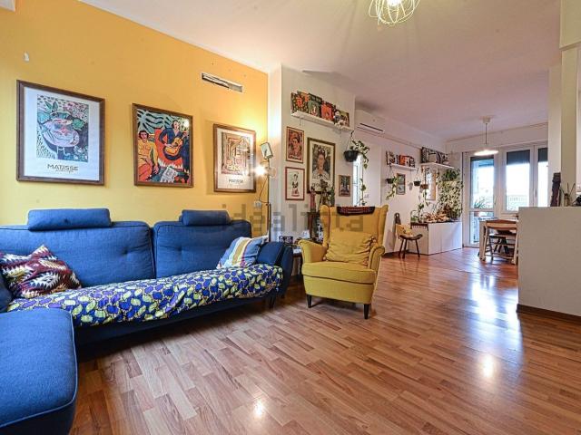 Appartamento in vendita di 115 m² in Via Vittorio Barzoni