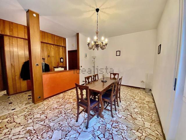 Appartamento in vendita di 115 m² in Via Vittorio Veneto
