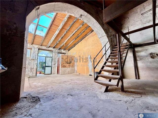Appartamento in vendita di 115 m² in Via Vincenzo Mirabella