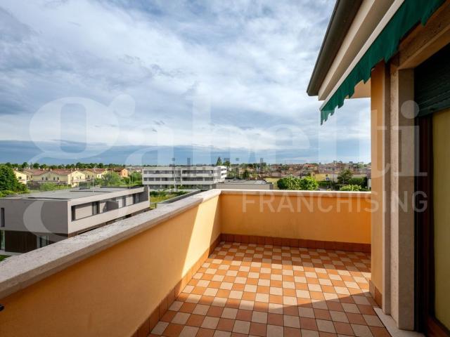 Appartamento in vendita di 115 m² in Via Zago, 120
