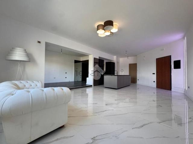 Appartamento in vendita di 115 m² in Viale Vincenzo de Filippis, 312