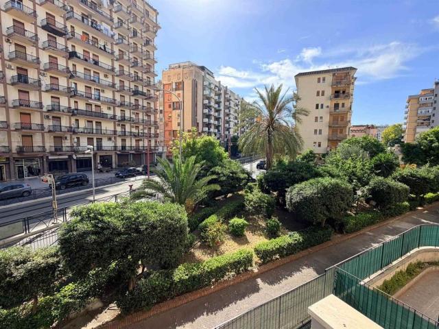 Appartamento in vendita di 115 m² in Viale Amedeo d&apos Aosta, 22
