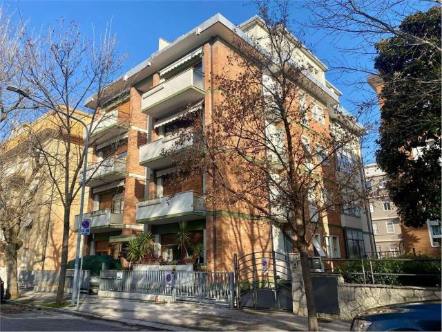 Appartamento in vendita di 115 m² in Viale Cesare Battisti, 14